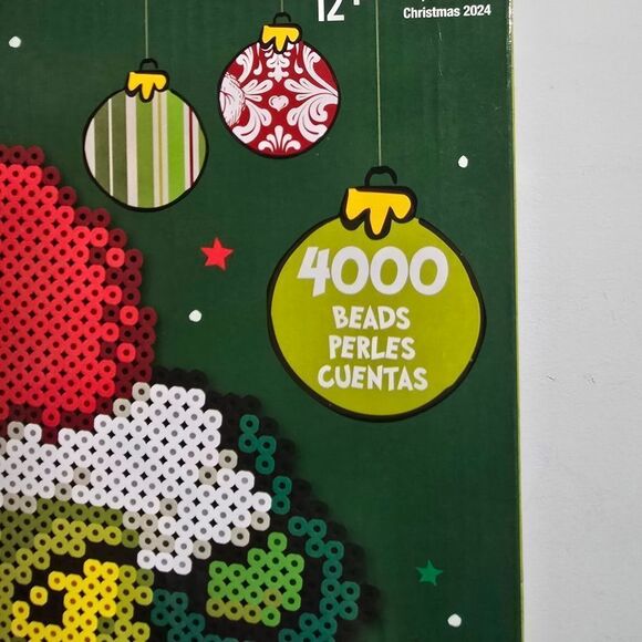 Gigant Perler Grinch & Wreath Fused Bead 4000 pc Kit, New - Picture 3 of 10
